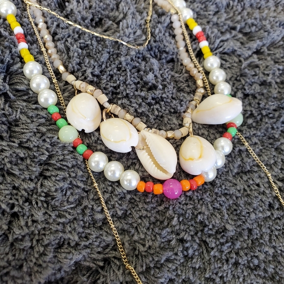 BEBE | 4 Layer Shell & Bead Necklace - Picture 5 of 6